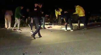 Kaza yapan motosiklet sürücüsünün dişlerini telefon ışığıyla aradılar