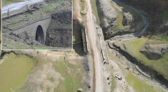 Sular çekildi, tarihi kalıntılar gün yüzüne çıktı