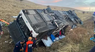 Yolcu otobüsü şarampole devrildi! Ölü ve yaralılar var