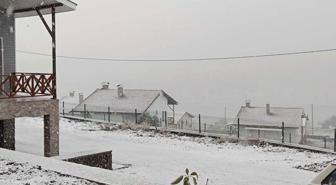 Başkente mevsimin ilk karı düştü, her yer beyaza büründü