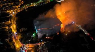 İstanbul'da tarihi köşkü küle çeviren yangın