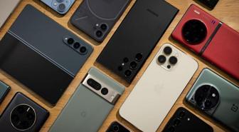 Şarj olmayan telefonu için açmadan böyle tamir etti