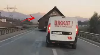 Prefabrik ev taşıyan tır trafiği altüst etti