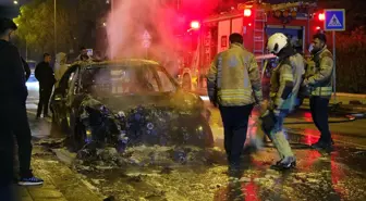 Küçükçekmece'de seyir halindeyken alev alan otomobil kullanılamaz hale geldi