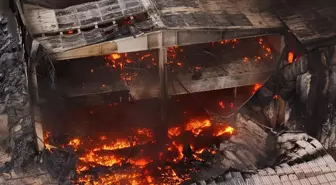 Alev alev yanan fabrika küle döndü! Biri bitmeden diğeri başladı