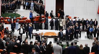 Meclis'te ender görülecek bir an: CHP'li vekilin hareketi AK Partili vekillerden alkış aldı