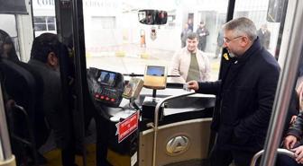 Otobüse binip poz veren belediye başkanının yeni makam aracı kenti karıştırdı