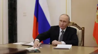 Putin'den Maduro'ya destek telefonu