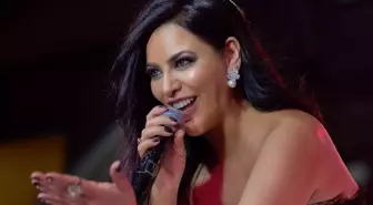 Zara'dan iddialı selfie: Göğüs detayı ön planda