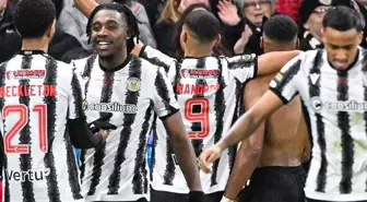 80 bin nüfuslu bir kasabanın takımı St. Mirren, Celtic'i yenerek şampiyon oldu