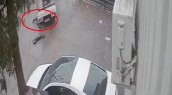 Kamyonetin altında kalan skuter sürücüsü öldü