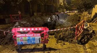 İstanbul'da yol çöktü! Bir işçi göçük altında kaldı