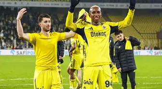 Tüm takım taraftarların yanına giderken Szymanski'den olay yaratacak hareket