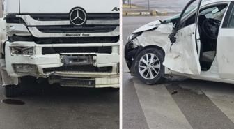 İçerisinde hakemlerin de bulunduğu otomobil, tır ile çarpıştı! Çok sayıda yaralı