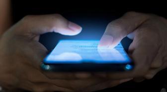 Liseli kızların mesajlaşma grubuna müstehcen fotoğraf yollayan öğretmen tutuklandı