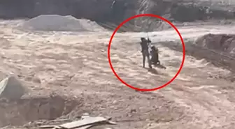 Okul inşaatında kan donduran olay! Çocuk işçiyi sopa ile darbetti