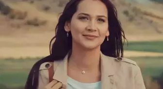 Gülsim Ali siyah mini elbisesiyle göz kamaştırdı! Bakan bir daha baktı