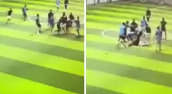 Halı sahada meydan savaşı! Birbirlerine acımadan vurdular