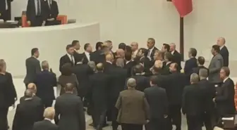 Meclis'te 'Atatürk'ün A'sı' gerginliği: AK Partili ve CHP'li vekiller birbirinin üzerine yürüdü