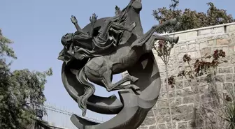 Papa II. John Paul'ün hediye ettiği Aziz Paul heykeli çalındı