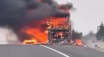 Seyir halindeki yolcu otobüsü alev alev yandı: 25 yolcu son anda kurtuldu