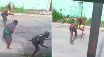 Cadde ortasında kabile savaşı! Ok ve yaylarla çatıştılar