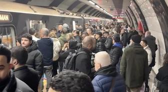 İstanbul'da metro arızası, seferler aksıyor