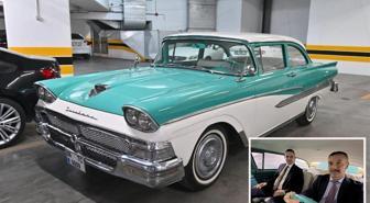 Bahçeli, klasik otomobillerinden birini MYK Üyesi Teoman'a hediye etti