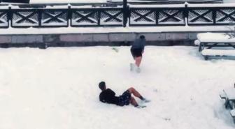 Arda Güler ve Yiğit Efe Demir, -4 dereceye aldırış etmeden karda futbol oynadı