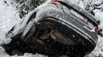 Düzce'de kar kazası: 8 kişilik aile kanala uçtu
