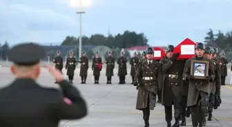 Ankara'da düşen jette hayatını kaybeden Libya Genelkurmay Başkanı memleketinde toprağa verildi