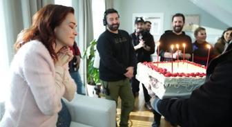 Özgü Namal'a sette sürpriz doğum günü kutlaması