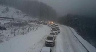 Uludağ yolunda dönüş çilesi, kilometrelerce kuyruk oluştu