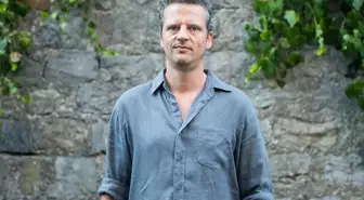 Altın Portakal ödüllü yönetmen, evinde silahlı saldırıya uğradı