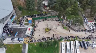 Yüzlerce metre kuyruk oluşuyor, herkes aynı şeyi istiyor