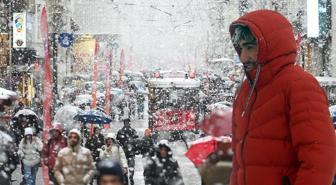 İstanbul'da kar yeniden başlayacak! Peş peşe uyarı geldi, saati de belli