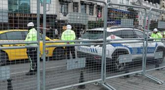 Taksim'de yılbaşı hazırlıkları! Demir bariyerler getirildi, yollar kapatıldı