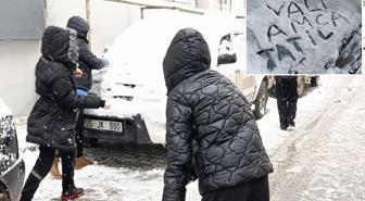 Şehir karlar altında! Video çekip validen okulların tatil edilmesini istediler