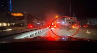 Avcılar'da otomobilin 3 araca çarpıp ters dönmesi araç kamerasınca kaydedildi