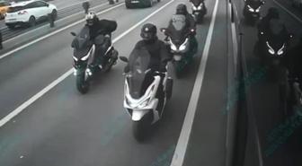 15 Temmuz Şehitler Köprüsü'nde motosikletliler lodosta ilerlemekte güçlük çekti; İETT otobüsü eşlik etti