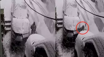 Kağıthane'de inanılmaz kurtuluş kamerada: Kar topu oynarken ölümle burun buruna geldi