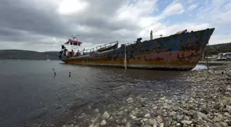 İzmir'de koyda kaçak sökümü yapılan hurda gemiye 2 milyon 850 bin lira para cezası