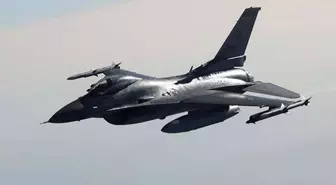 Tayvan'da F-16 savaş uçağı eğitim uçuşunda düştü