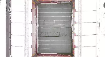 Hava sıcaklığı eksi 17 dereceyi gördü, çareyi naylon örtüyle buldular