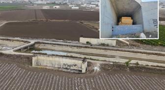 7 yıldır bitmeyen yolun köprü ayakları samanlığa döndü