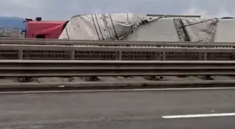 Kuzey Marmara Otoyolu'nda şiddetli fırtına: 2 tır devrildi