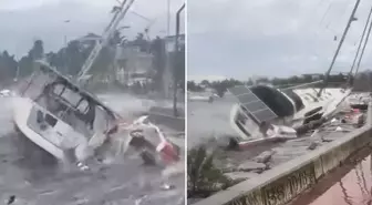 İstanbul'u fırtına vurdu! Dev dalgalar tekneyi oyuncak gibi savurdu