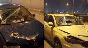 Bursa'da akıl almaz trafik kazası: Demir bariyerler araçların üzerine düştü