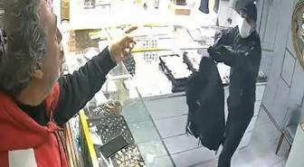 Kuyumcudan 3 milyon liralık altın çalıp kaçtı