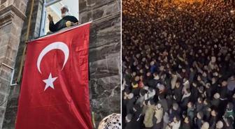 Görüntüler ortaya çıktı! Menzil lideri İzmir'de toplanan kalabalığa tövbe ettirmiş